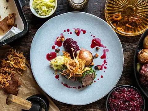 Filet vom Schwein im Kräutermantel